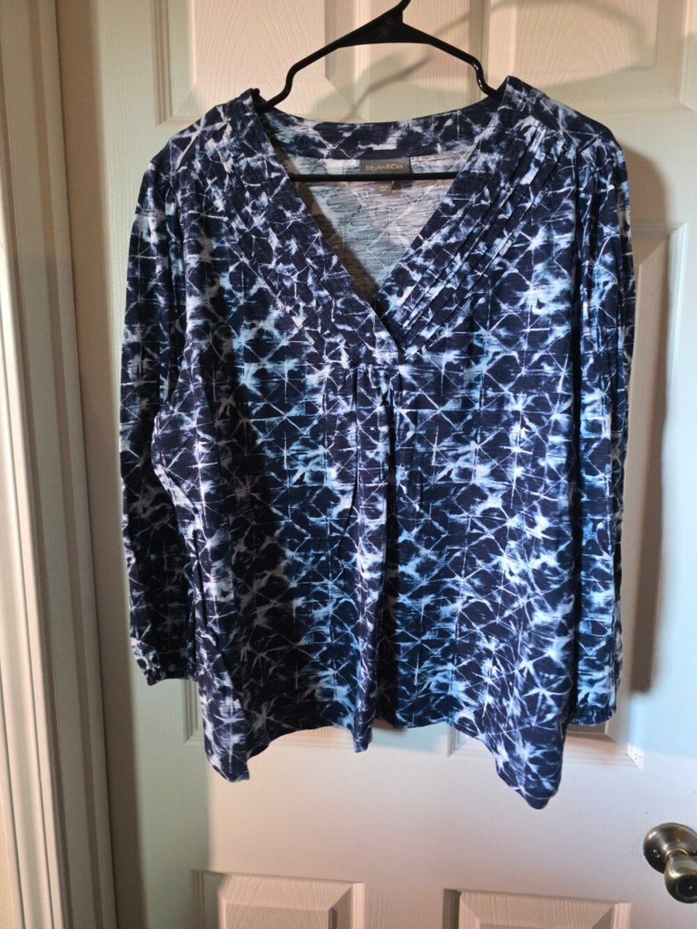 Style & Co. Navy Tie-Dye Geometric V-Neck Blouse — XL